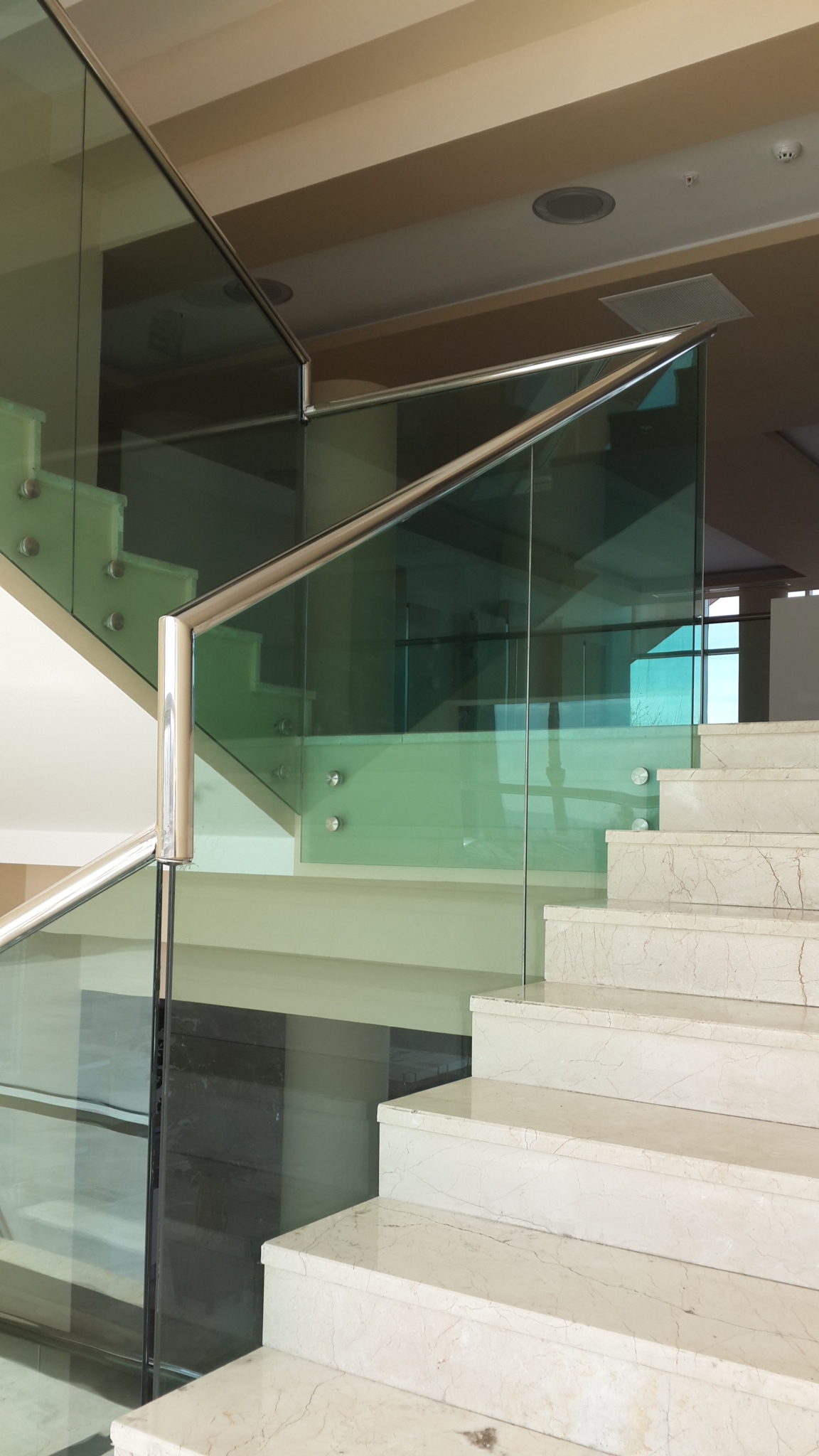 Modern metal dekorasyon ve özel tasarım korkuluklar